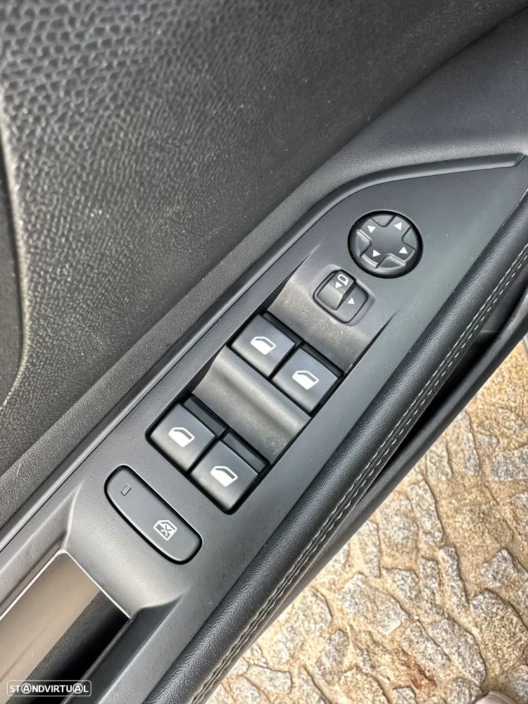 Peugeot 3008 PureTech 130 Stop & Start GPF Allure Business-Pack - 17