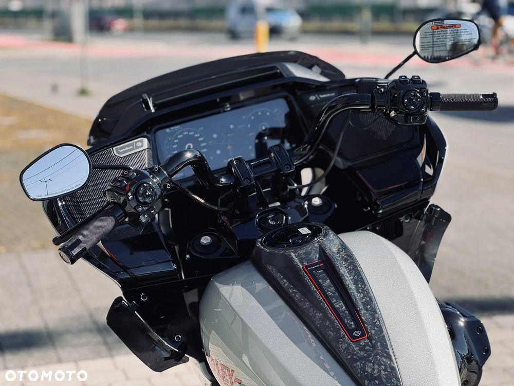 Harley-Davidson Touring Road Glide - 22