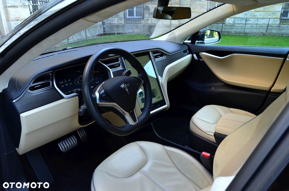 Tesla Model S - 11