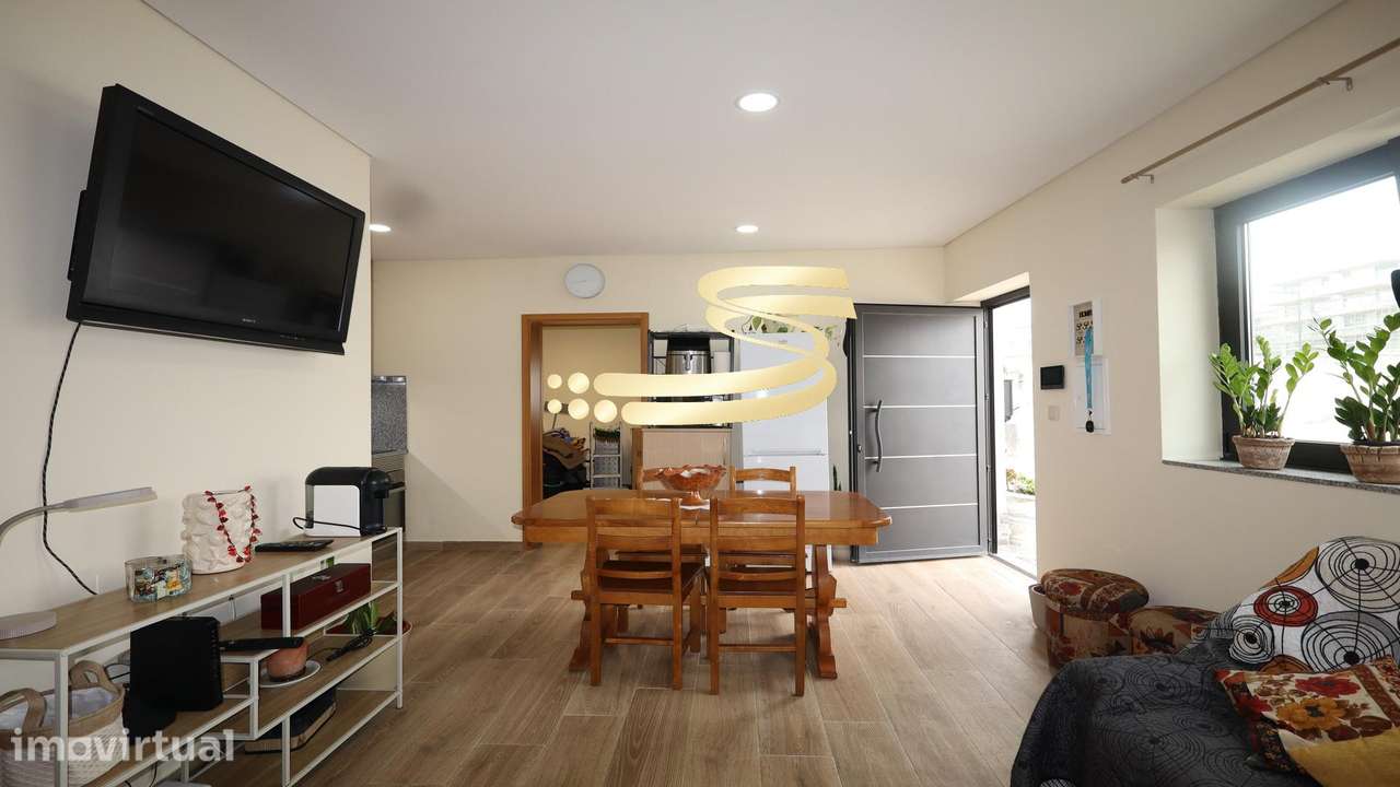 moradia térrea T2 remodelada escassos metros da  Praia de Espinho - Grande imagem: 5/15