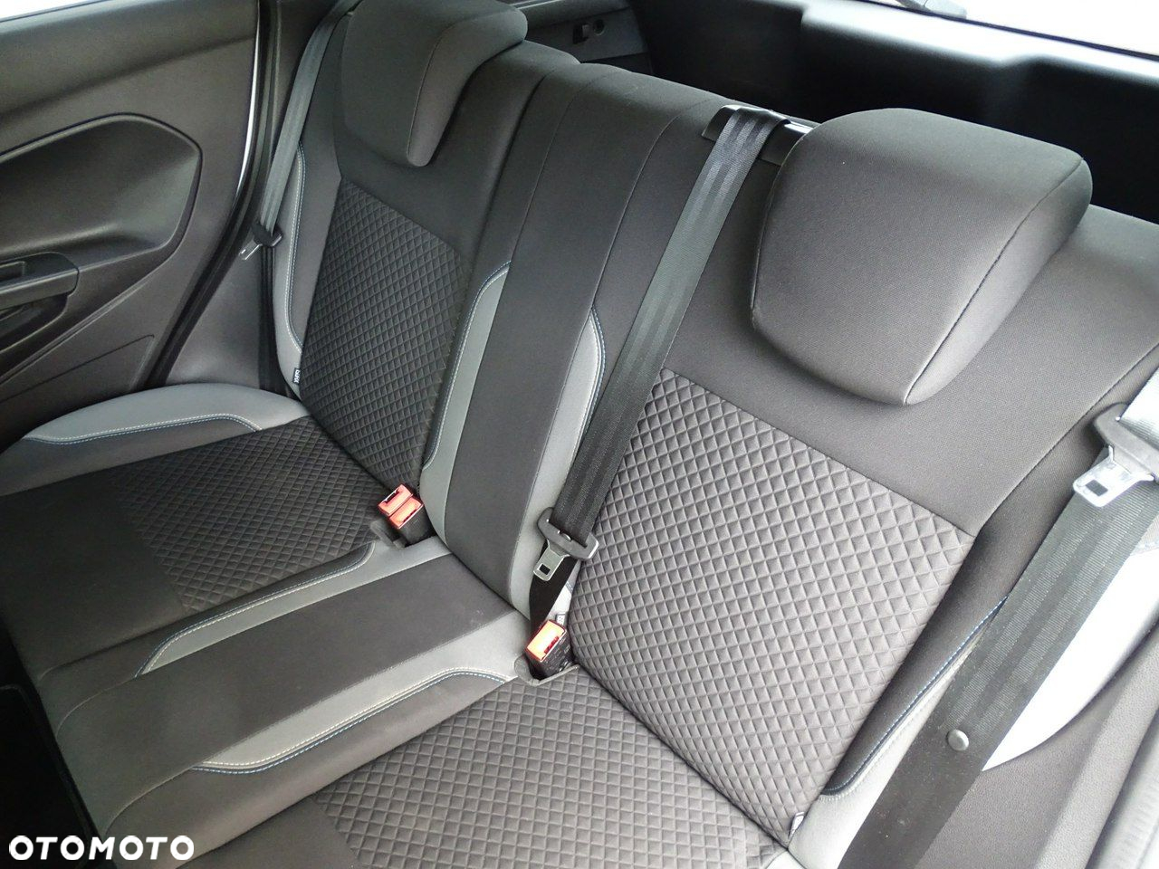 Ford Fiesta 1.0 EcoBoost Titanium ASS - 24