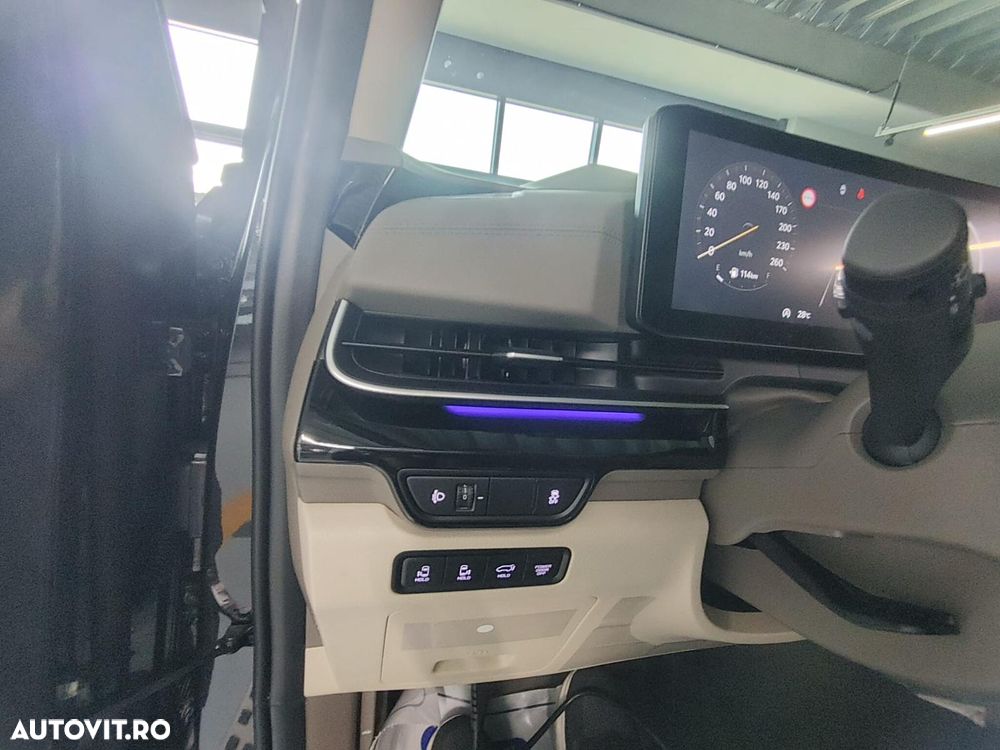 Kia Carnival - 21