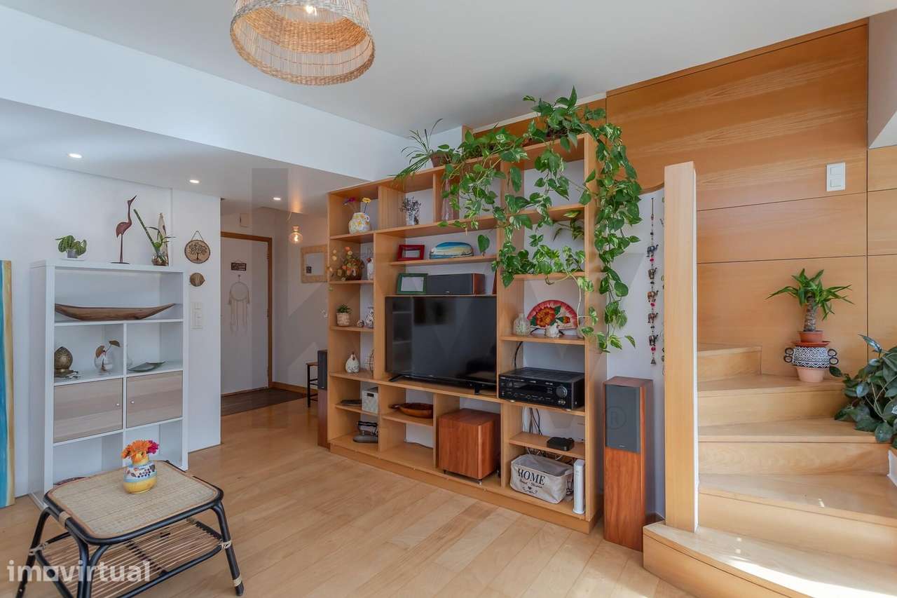 T3 convertido em T2 Duplex remodelado nos Olivais Sul | Varanda a Sul - Grande imagem: 4/60