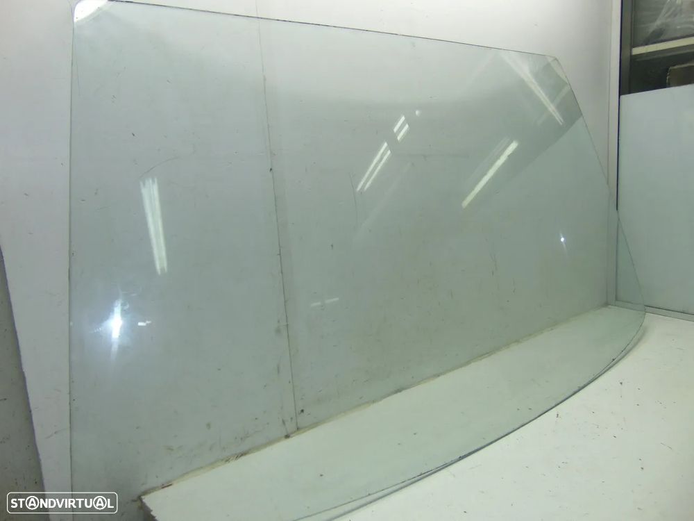 Nissan Ebro Vanette vidro para-brisas - 2