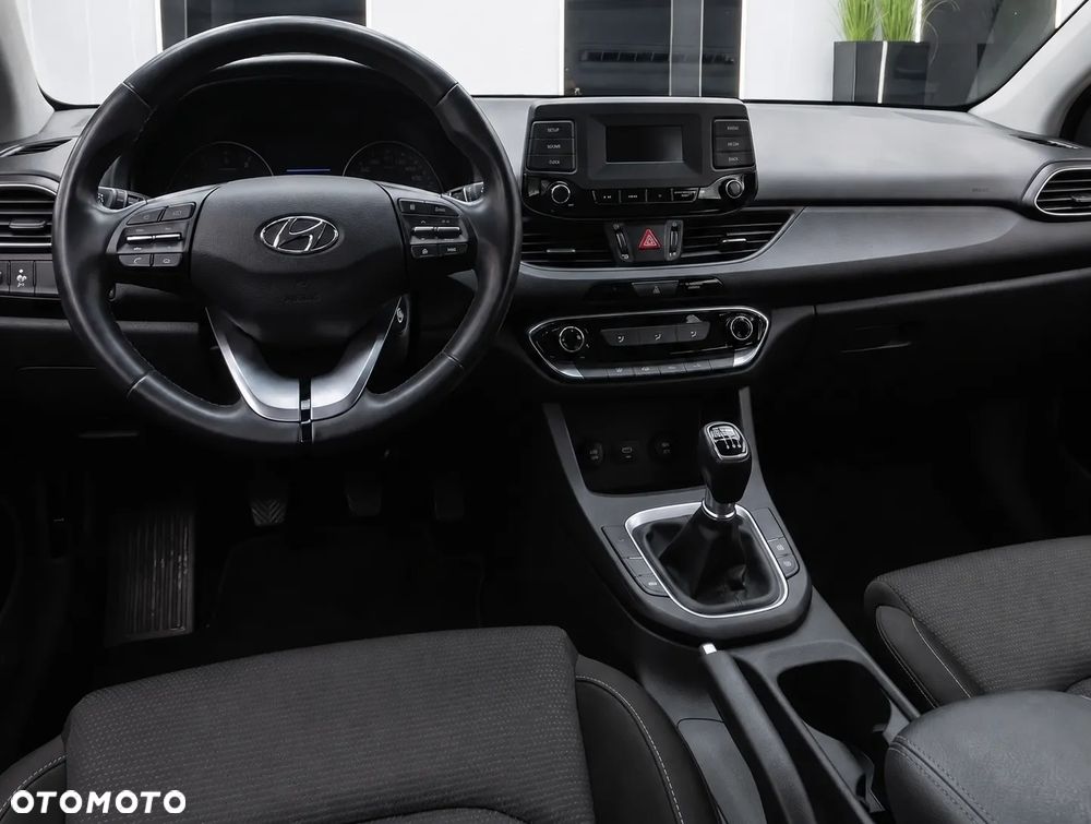 Hyundai i30 1.5 DPI Classic + - 6