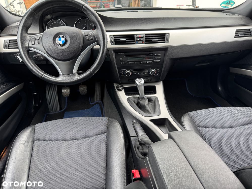 BMW Seria 3 320d DPF Touring - 22
