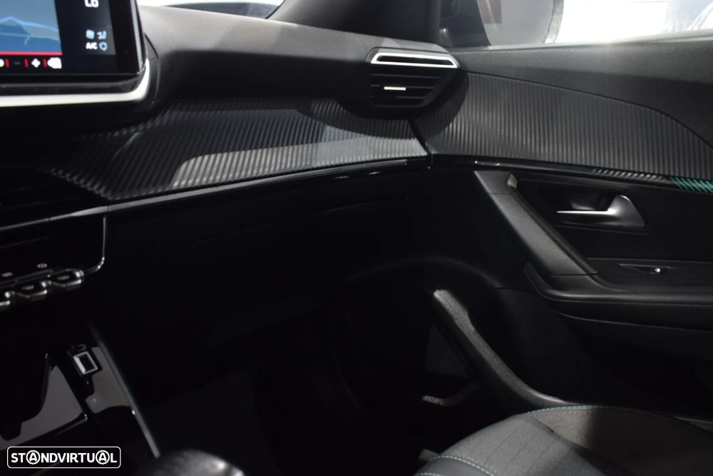 Peugeot 2008 1.2 PureTech Allure - 21