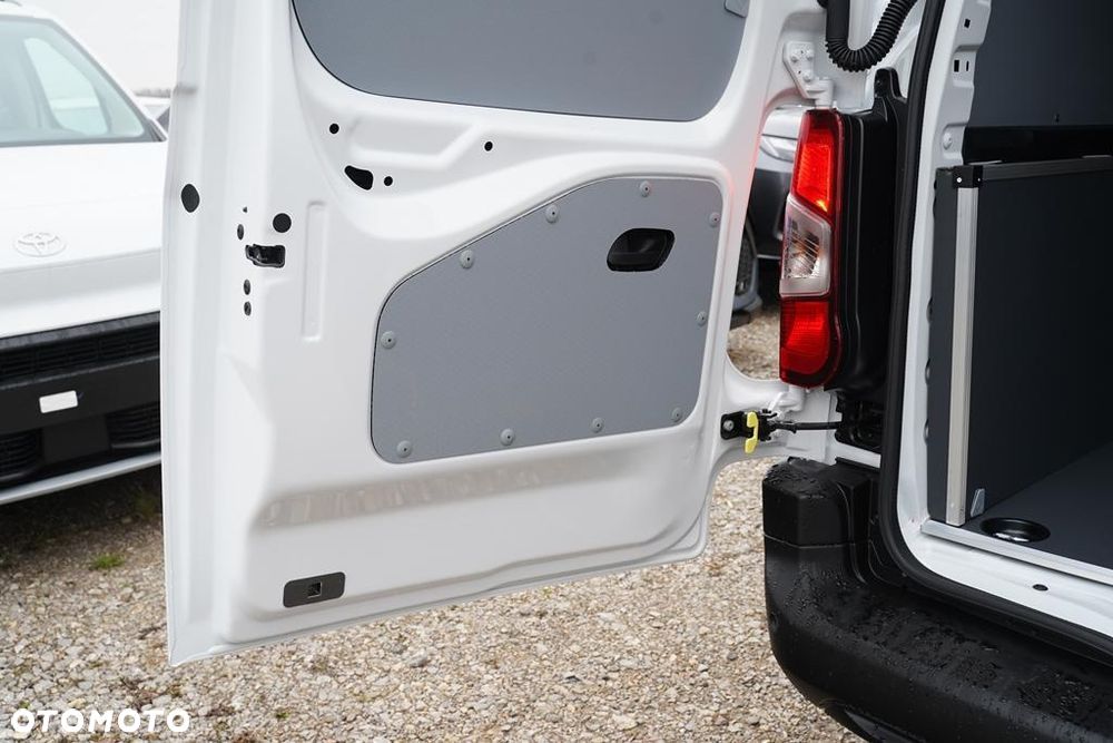 Toyota Proace City 1.5 D-4D Long 2,3t Active - 16