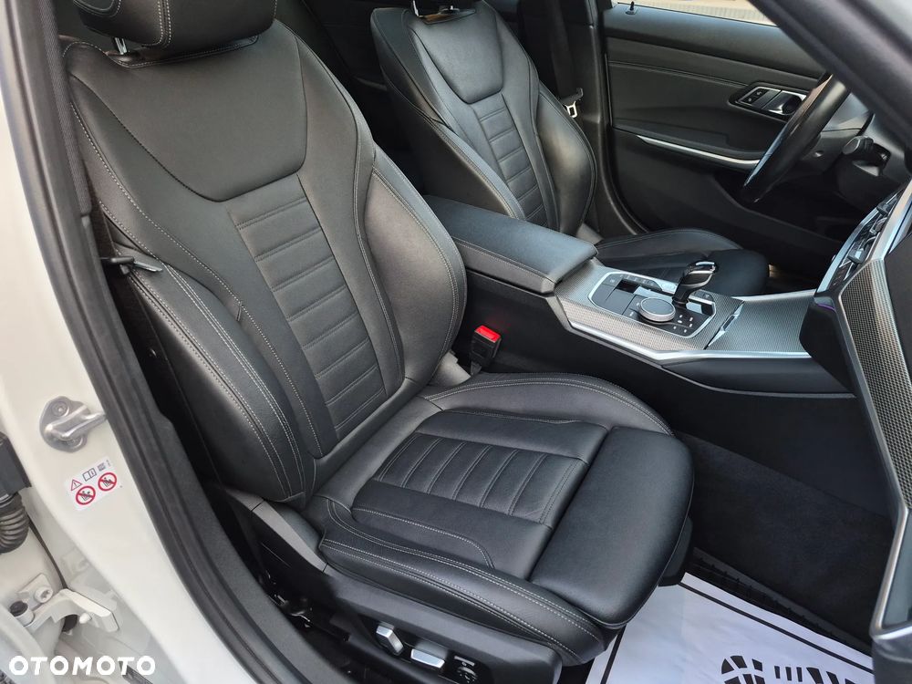 BMW Seria 3 318d MHEV - 13