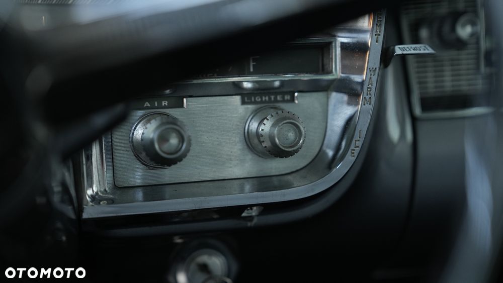 Cadillac Deville - 29