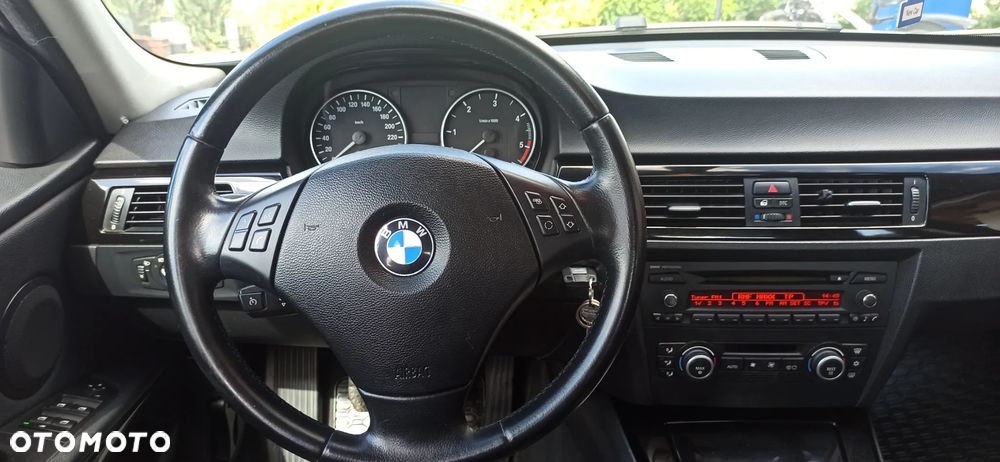 BMW Seria 3 320d - 25