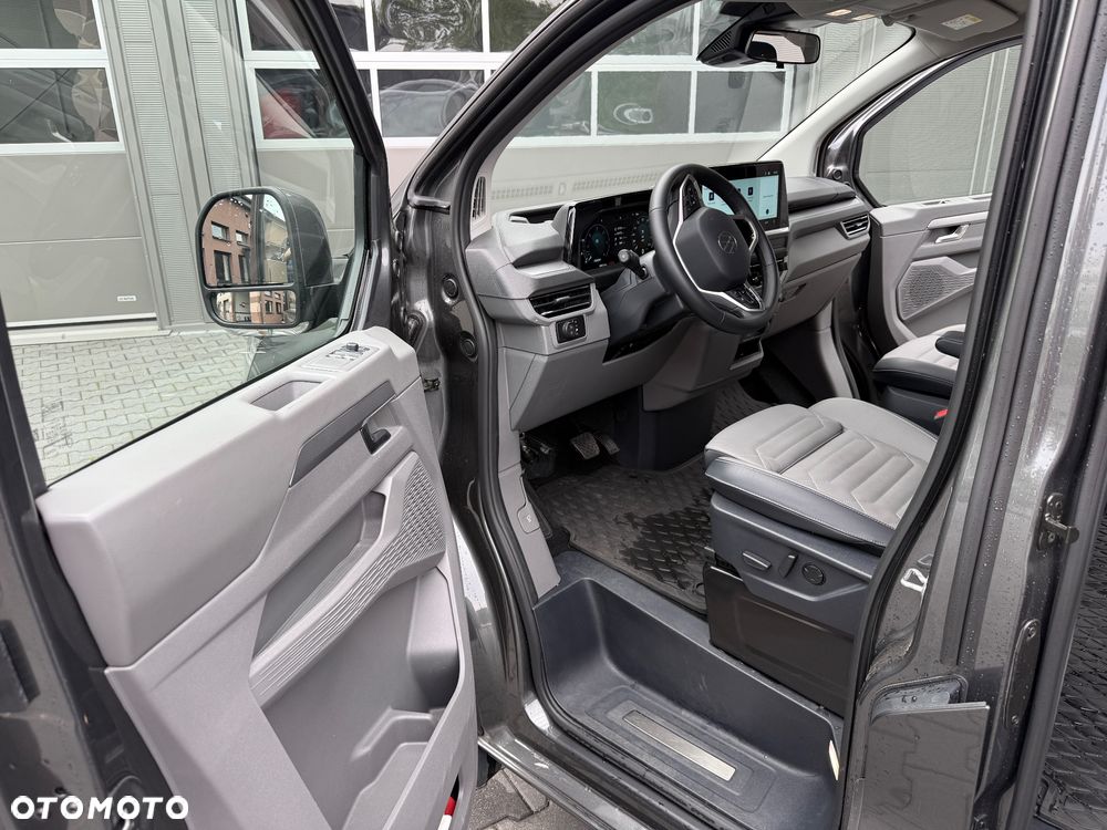 Volkswagen Caravelle - 8