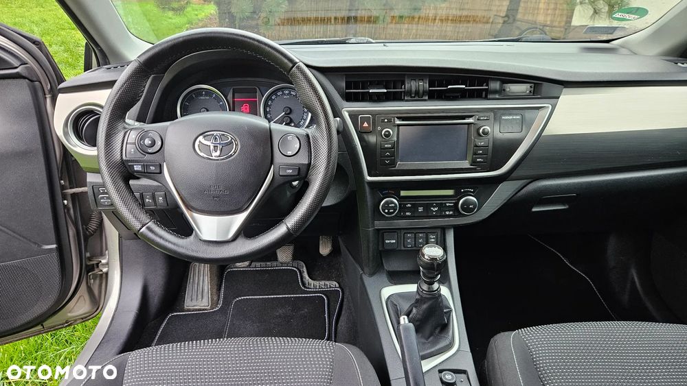 Toyota Auris 1.6 Premium Comfort - 12
