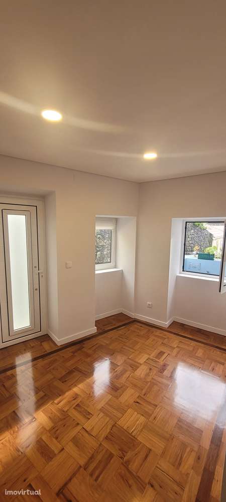 Viver o Charme da Foz Velha – Moradia T2+1 Renovada para Arrendamento - Grande imagem: 2/16