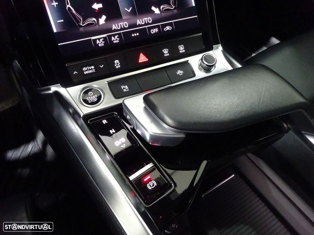 Audi e-tron 55 quattro S line - 32