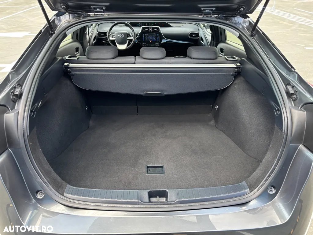 Toyota Prius Hybrid Executive - 28