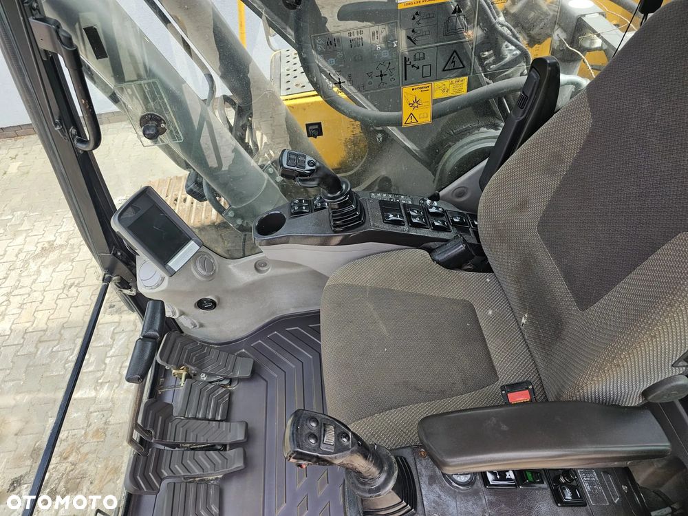 Volvo EC220DL - 10