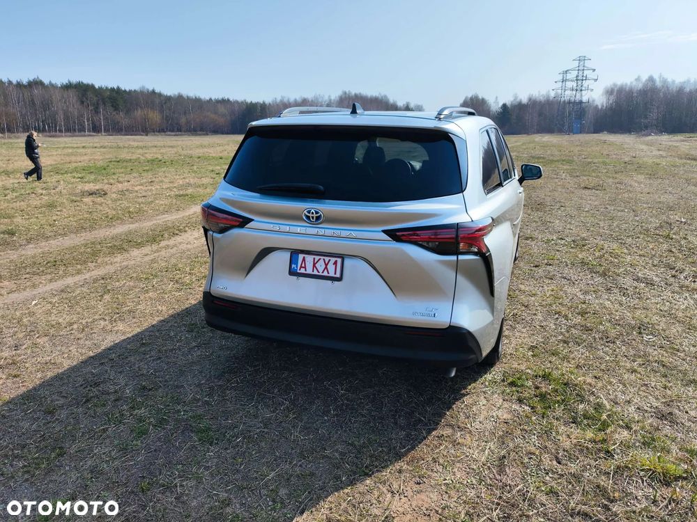 Toyota Sienna - 10