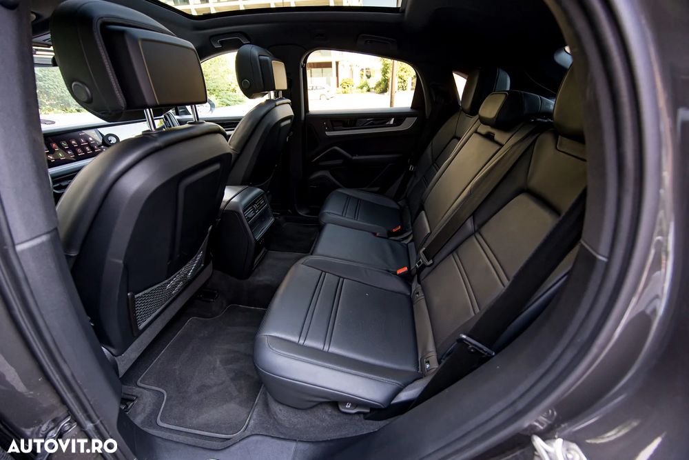 Porsche Cayenne Coupe E-Hybrid - 34