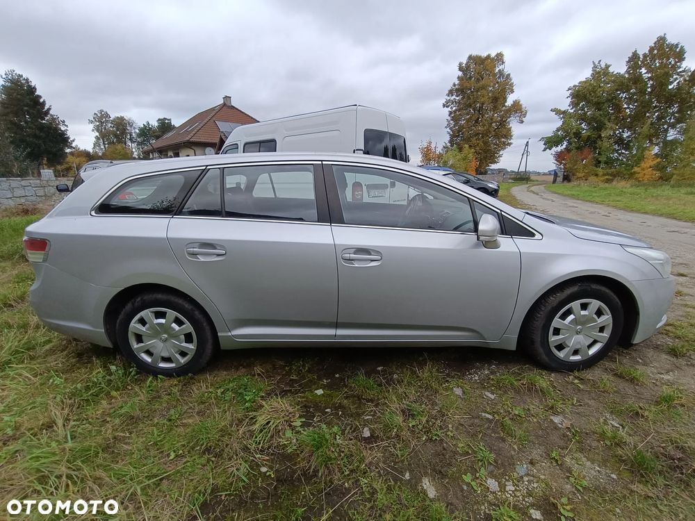 Toyota Avensis 1.6 Active - 8