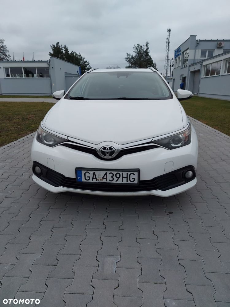 Toyota Auris 1.6 D-4D Premium - 4