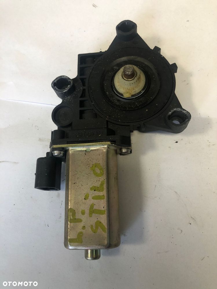 Silniczek Szyby Lewy Przód Fiat Stilo 9030210