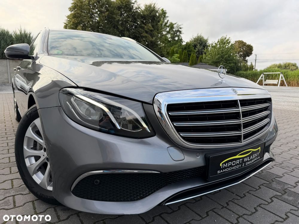 Mercedes-Benz Klasa E 220 d 4-Matic 9G-TRONIC - 35