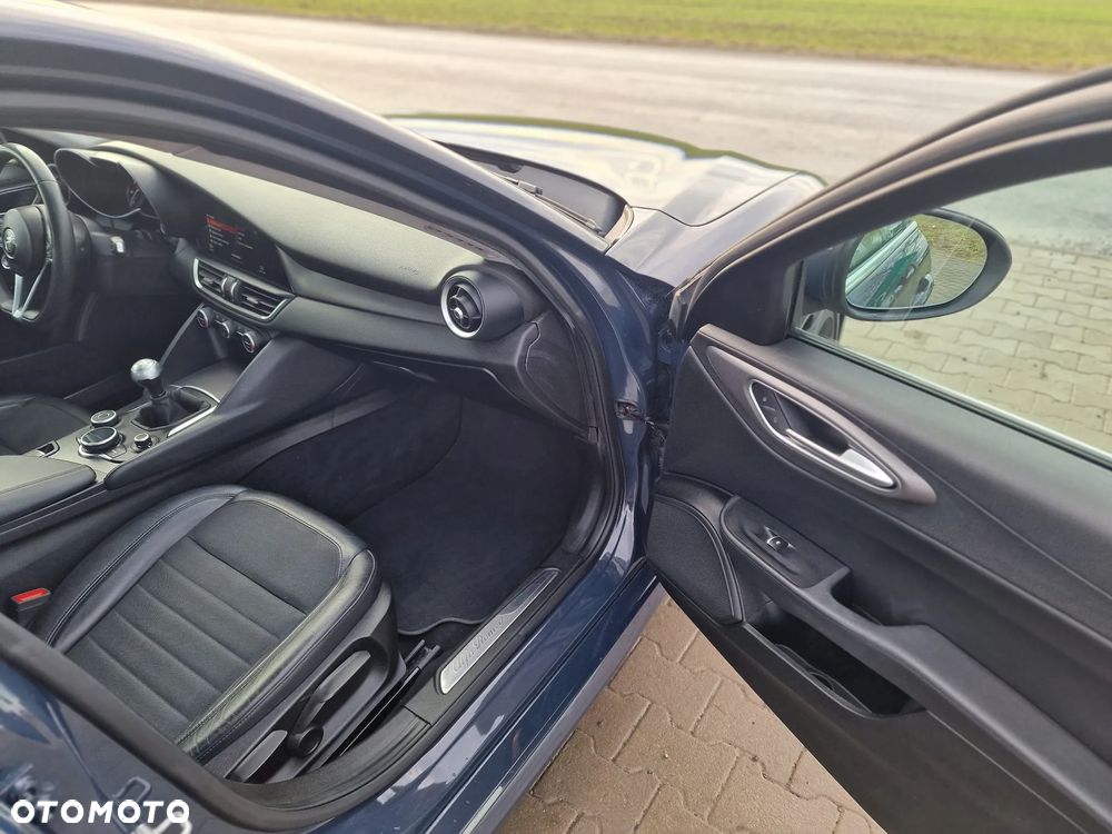Alfa Romeo Giulia 2.2 D Turbo Super - 25