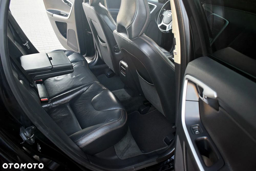 Volvo XC 60 3.2 AWD RDesign - 32