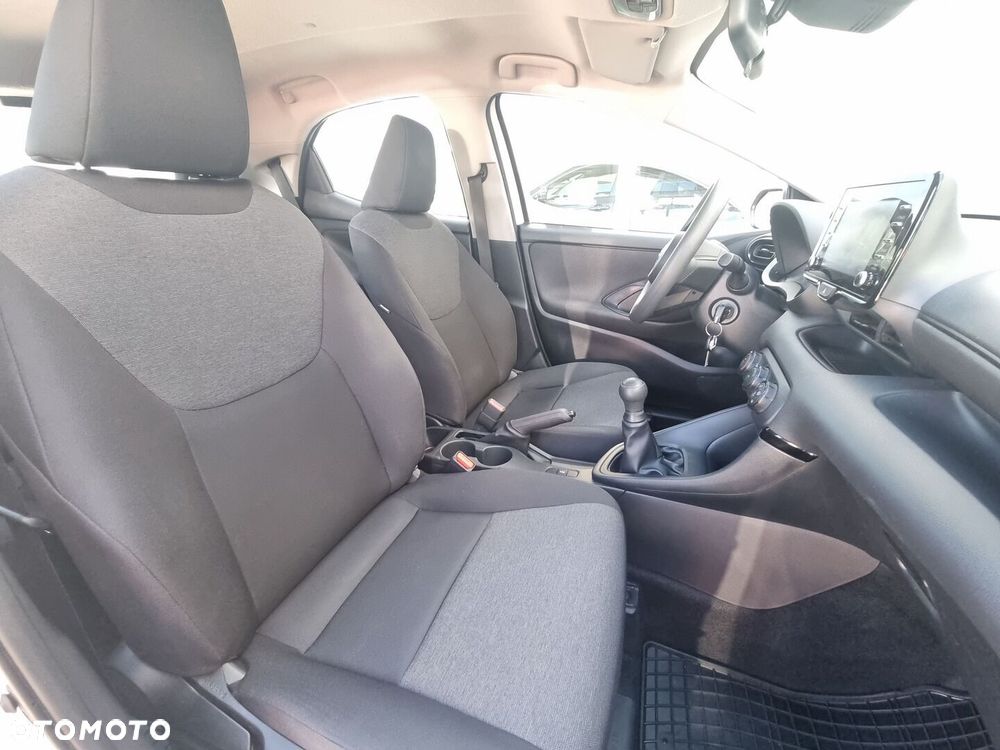 Toyota Yaris - 10