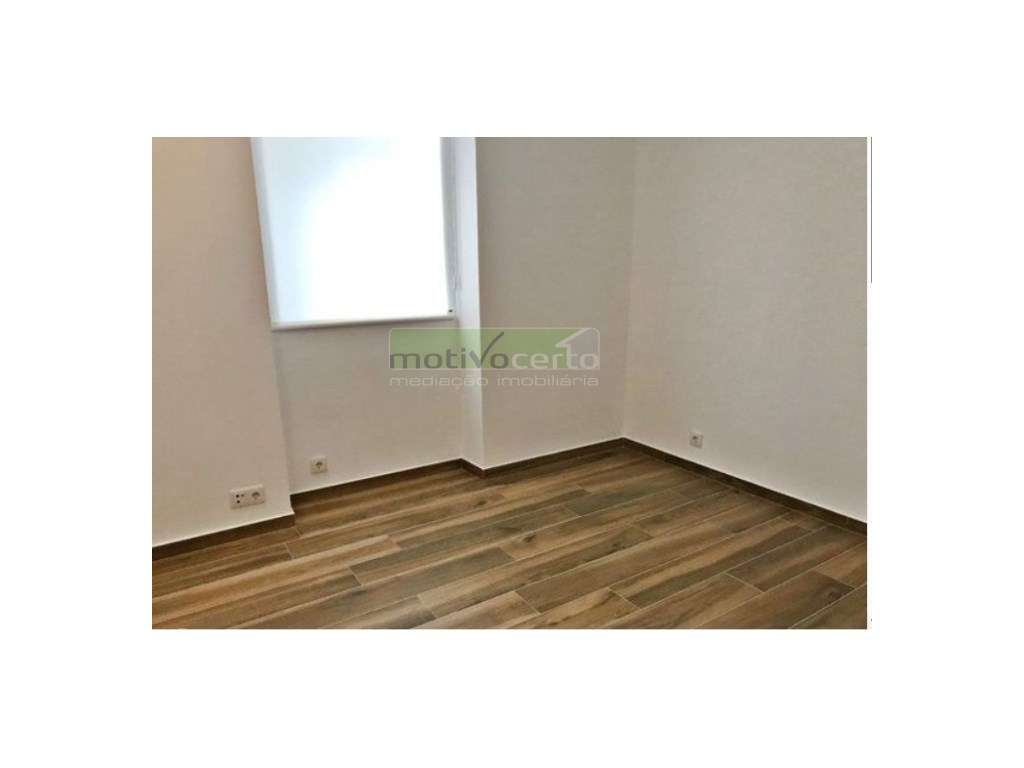 Moradia T1+1 Geminada em Benfica. Totalmente Remodelada e Pronta a ... - Grande imagem: 5/8