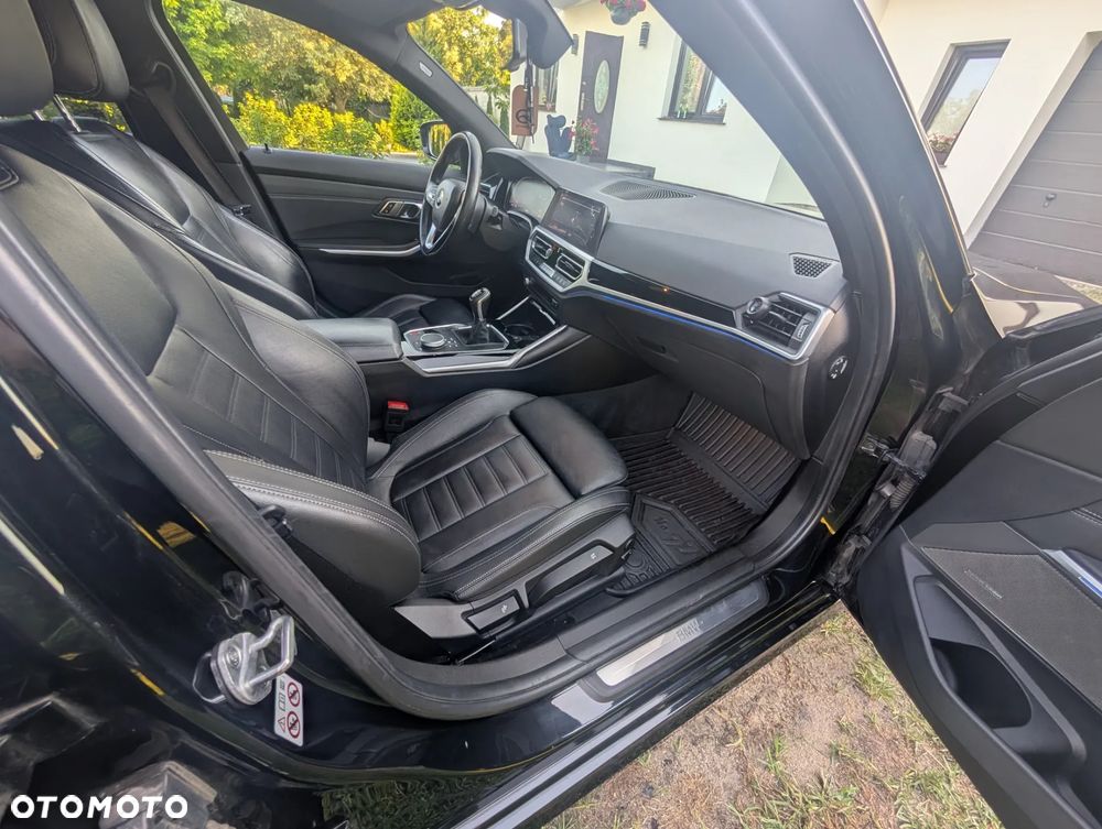 BMW Seria 3 320d Sport Line - 25