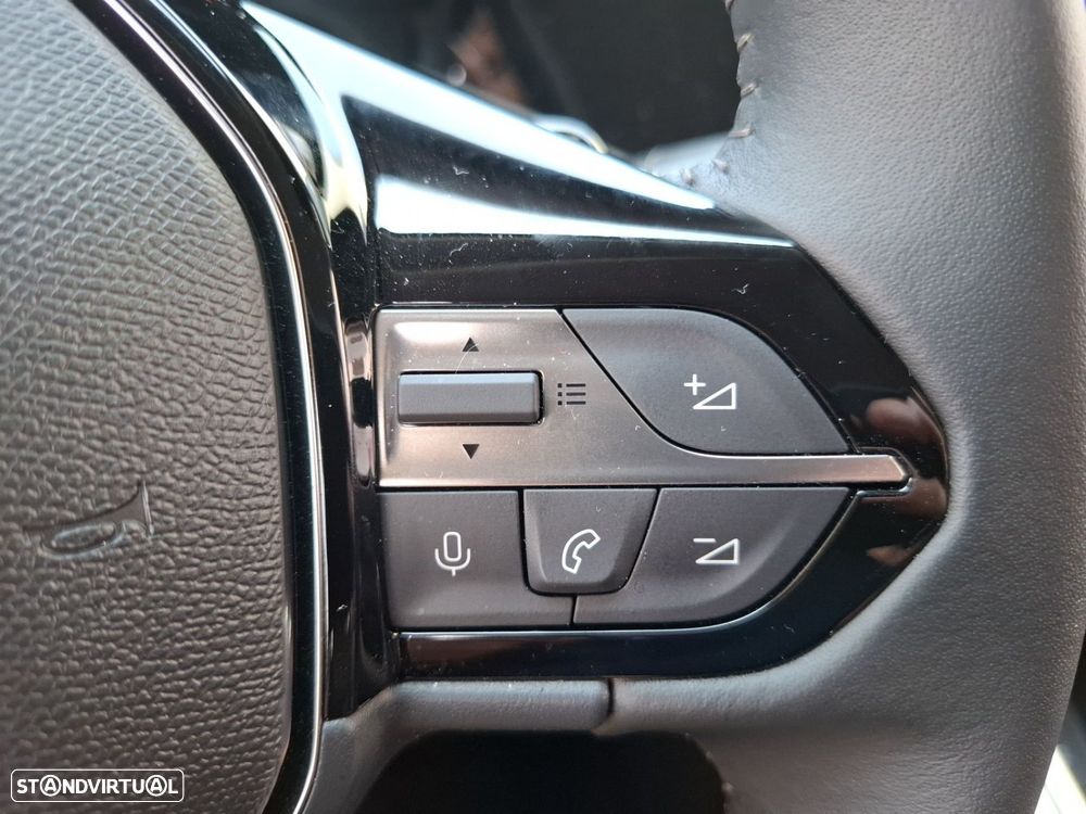 Peugeot 308 SW 1.2 Hybrid Allure e-DCS6 — fotografia 21