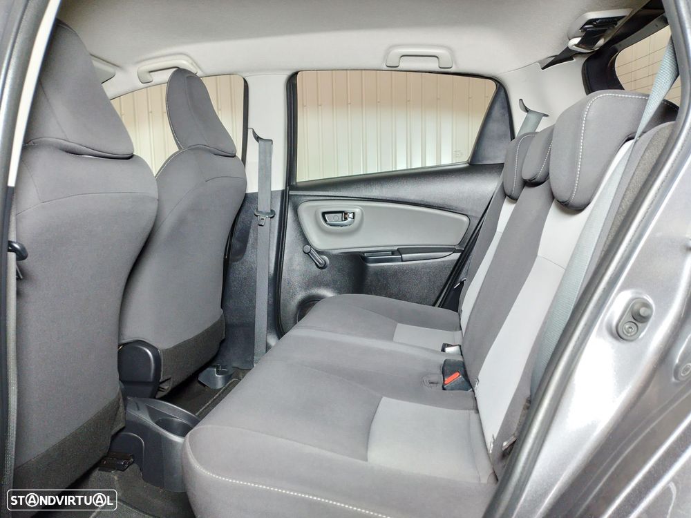 Toyota Yaris 1.5 HSD Comfort+P.Style - 8