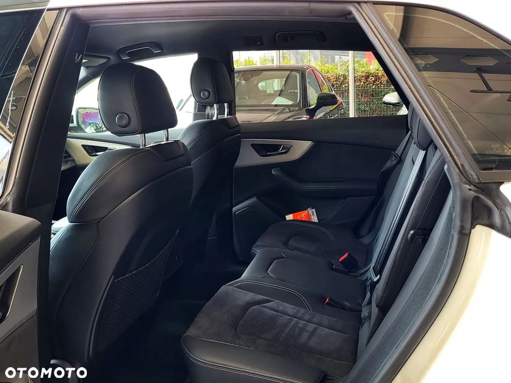 Audi Q8 - 18