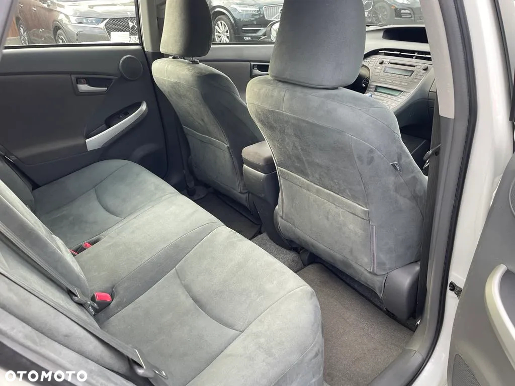 Toyota Prius (Hybrid) Executive - 16