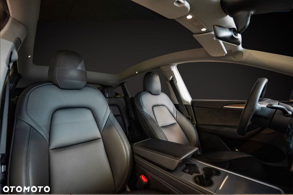 Tesla Model Y Long Range Dual Motor AWD - 19