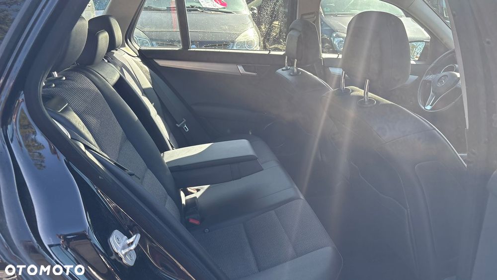 Mercedes-Benz Klasa C 220 CDI Avantgarde - 27