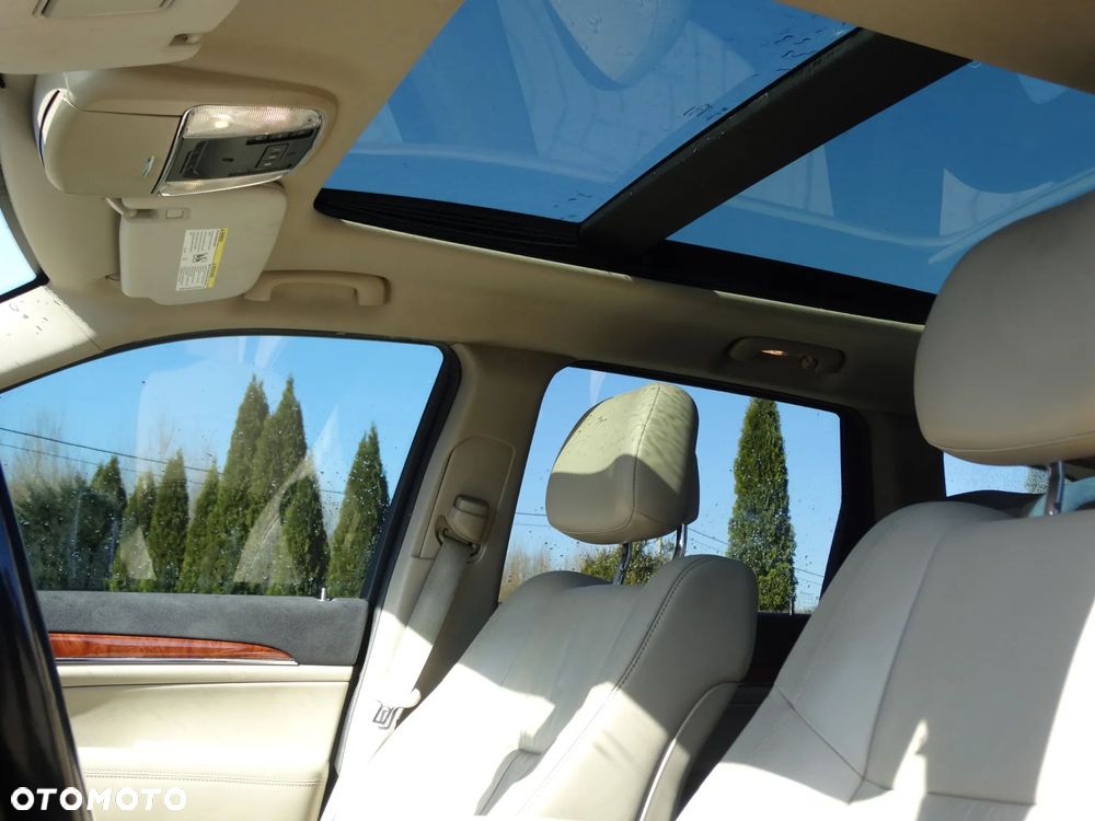 Jeep Grand Cherokee - 16