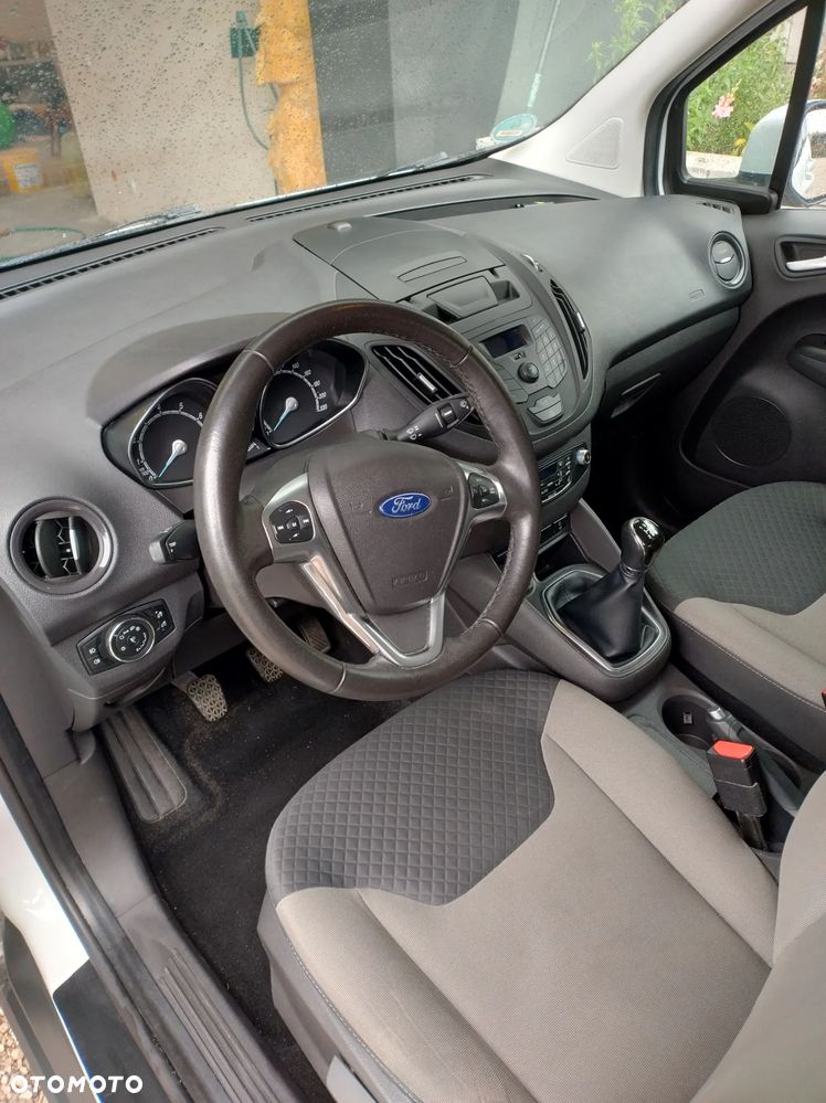 Ford Tourneo Courier 1.0 EcoBoost S&S Titanium - 10