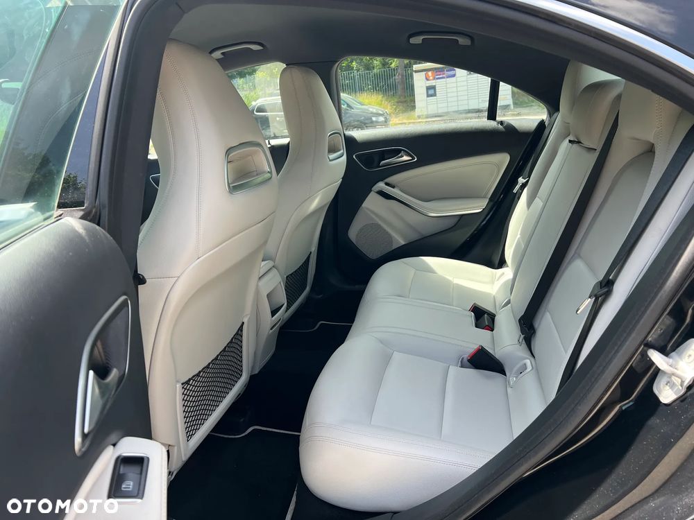 Mercedes-Benz CLA 200 Urban - 15