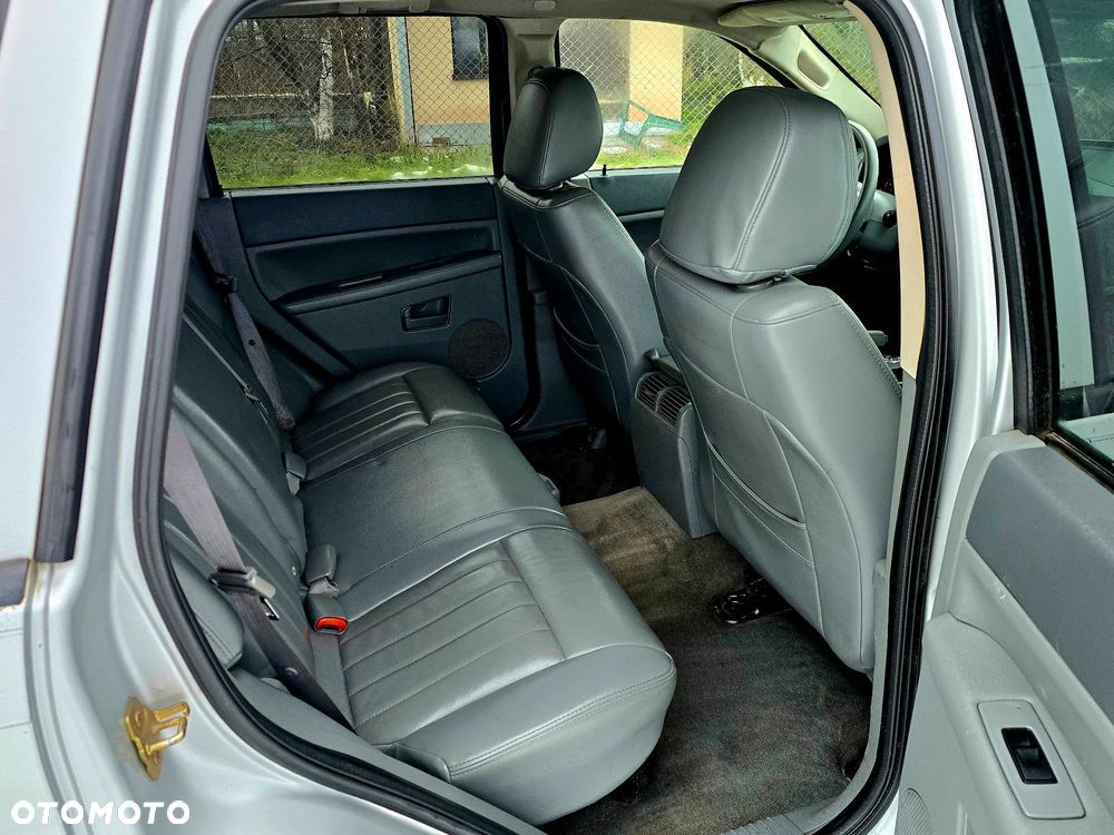 Jeep Grand Cherokee - 11