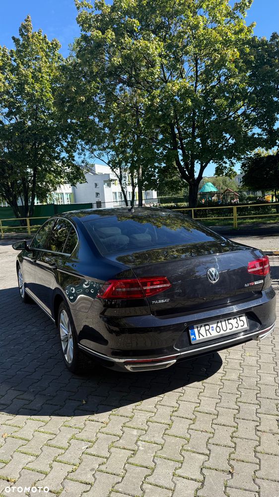 Volkswagen Passat - 4