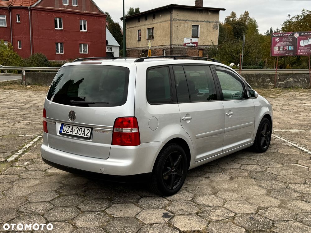 Volkswagen Touran 2.0 TDI Highline - 5