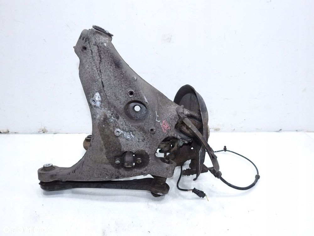 PIASTA ZWROTNICA LEWY TYŁ AUDI A4 B7 - 12