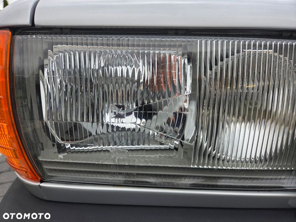 Mercedes-Benz W123 - 24