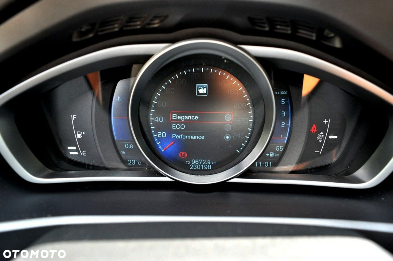 Volvo V40 D2 R-Design Momentum - 24
