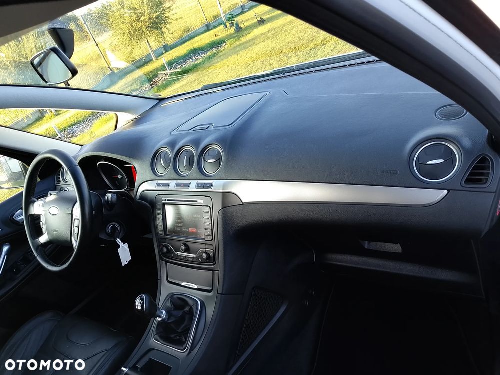Ford S-Max - 36