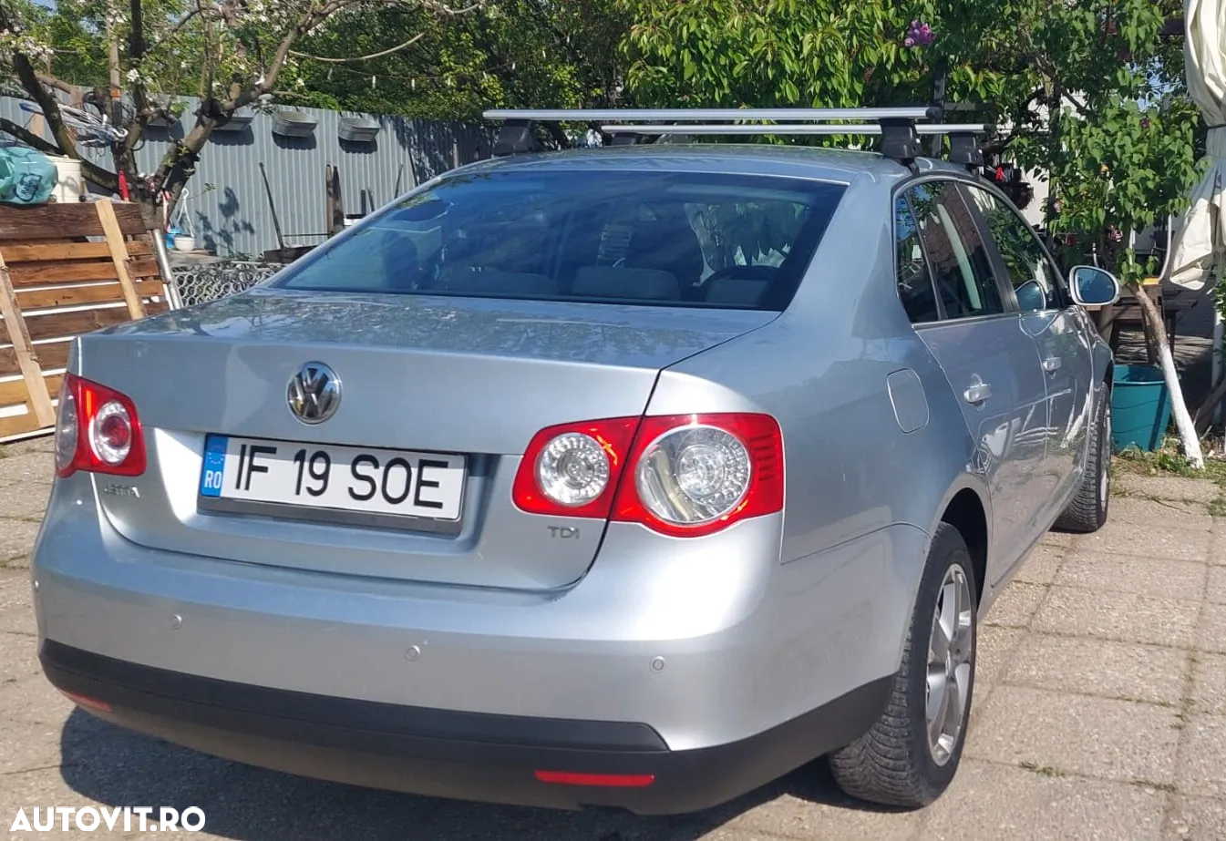 Volkswagen Jetta 1.6 TDI DPF Comfortline DSG - 2