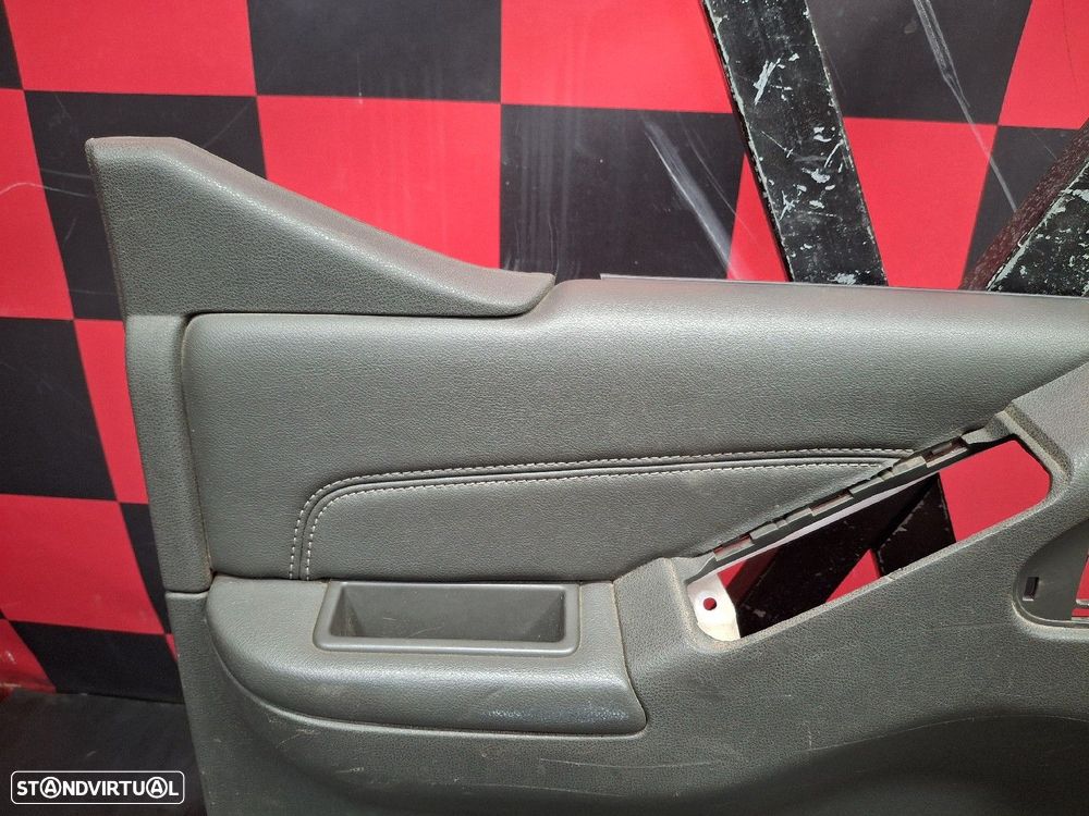 Quartela Trás Esquerda Nissan Np300 Navara (D40) - 2